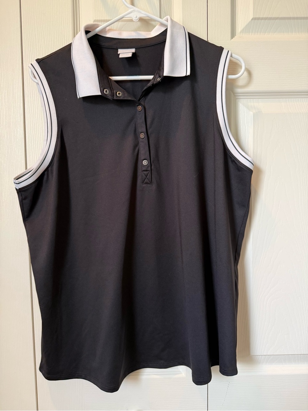 # Zenergy by Chico’s XL Women’s Sleeveless Polo Tank in Black with White Trim